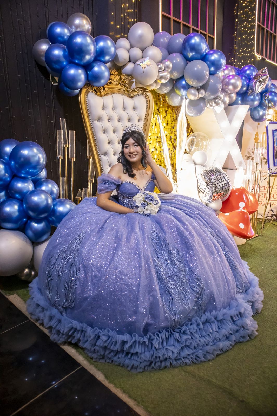 En su trono